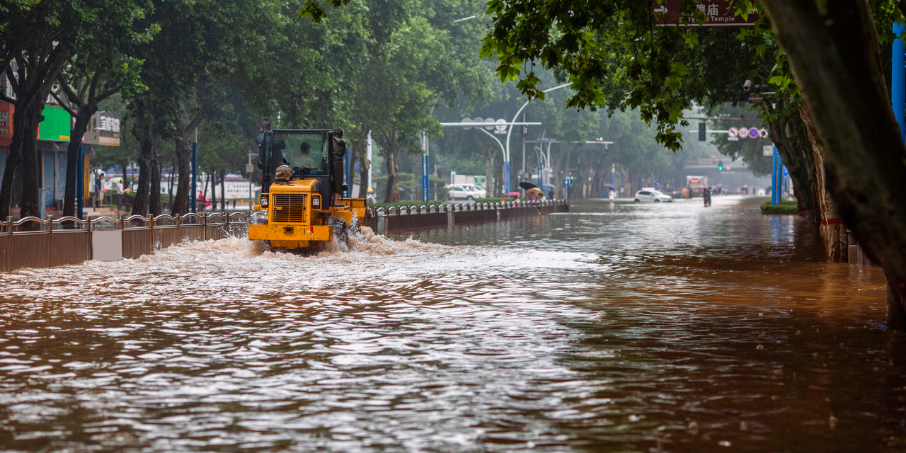 河南暴雨众志成城抗灾时刻